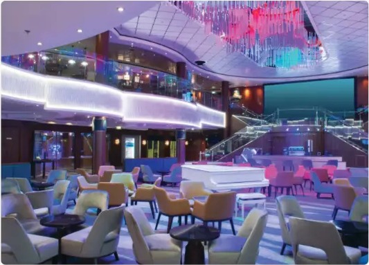 Atrium lounge and bar aboard Norwegian Jewel